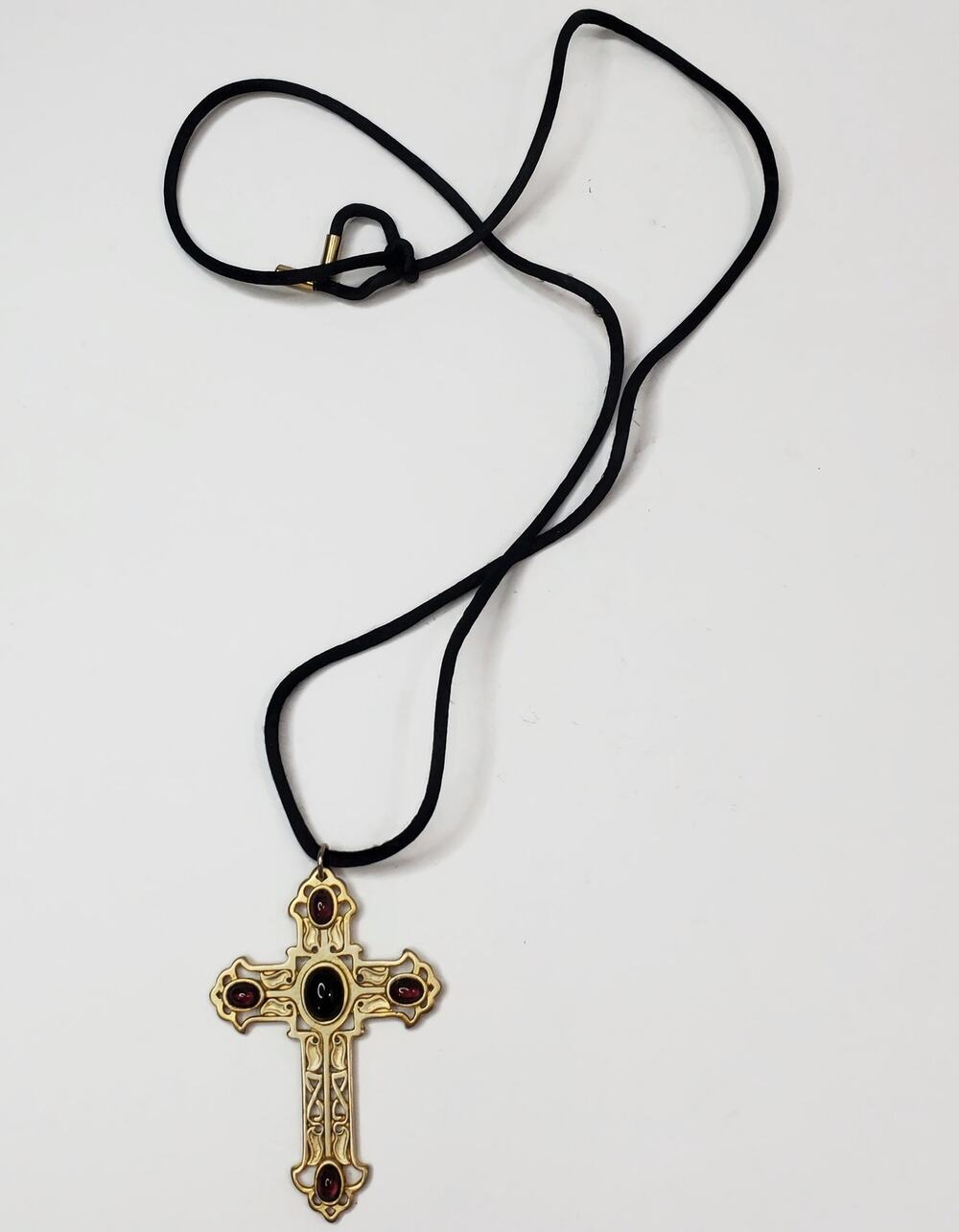 Cleveland Museum Of Art CMA Garnet & Black Onyx Matte Gold Tone Cross Necklace